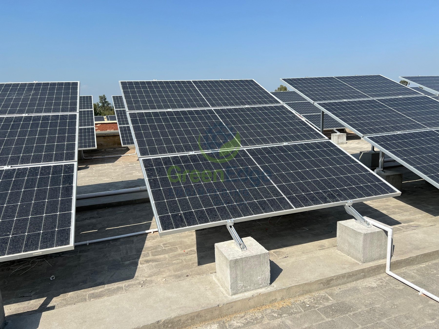 Solar array and mounting structures